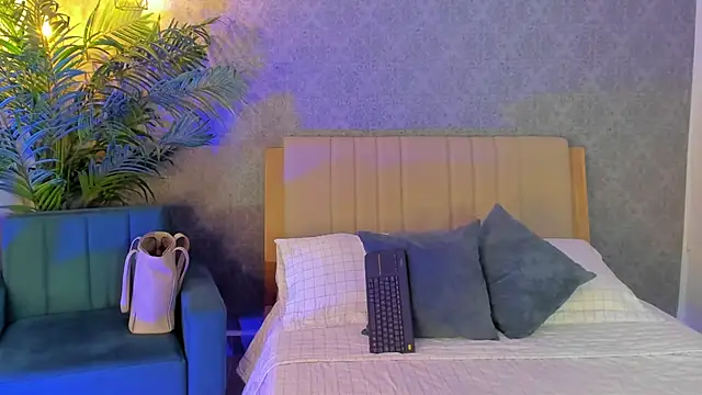 Lucia_Brown_'s cam snapshot