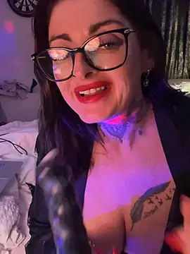 MommyScarletEire's cam snapshot