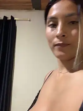 Cami_Leon2's cam snapshot