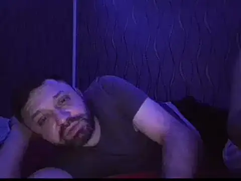 luchyanddaddy's cam snapshot