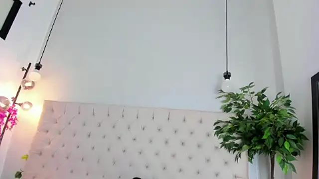 Victoria_Coleman's cam snapshot