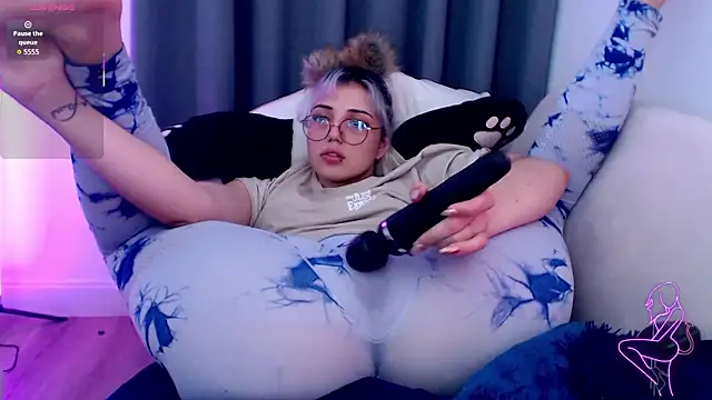 Thea_Aphros_'s cam snapshot