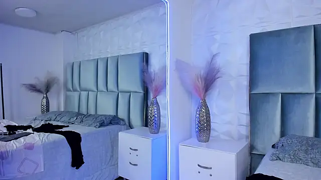 HollyPeach's cam snapshot