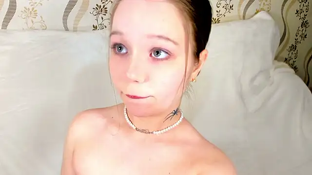 MelMooon's cam snapshot