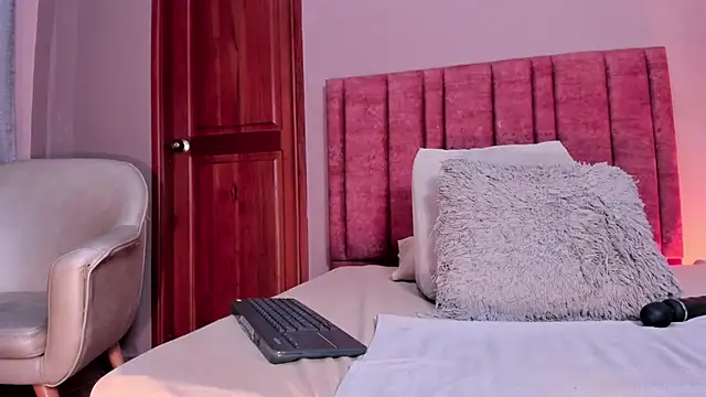 Emilywatsonn's cam snapshot