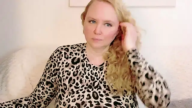 Sarah4you live sex cam