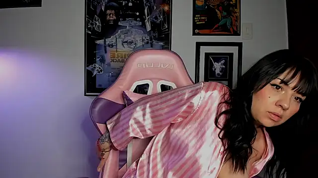 luckylaura's cam snapshot