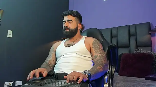 Lyon_vach live sex cam