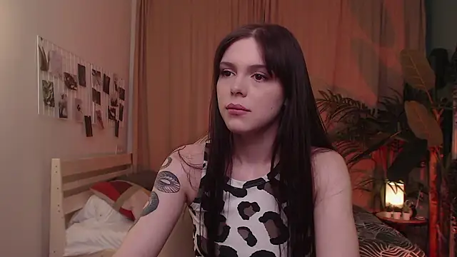 Pamela_Tiffin's cam snapshot