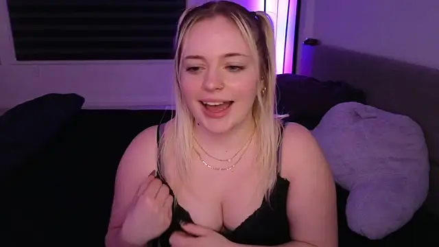 margot_robbie7's cam snapshot