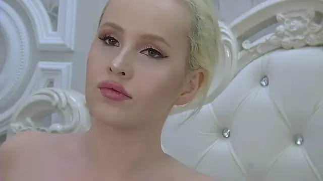 EllieFrosty_'s cam snapshot