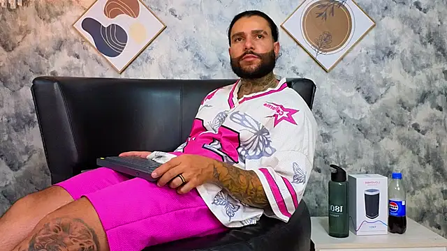 Apolo_rousse1's cam snapshot