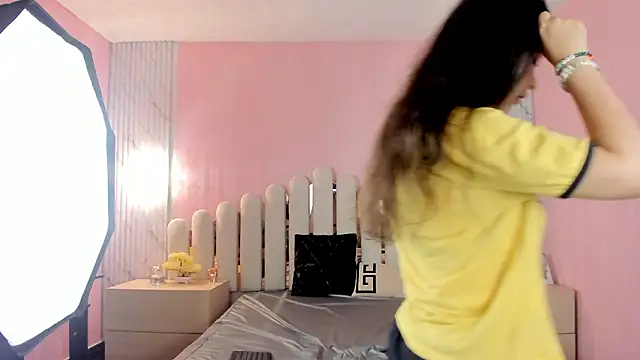 DoveMullerr2's cam snapshot