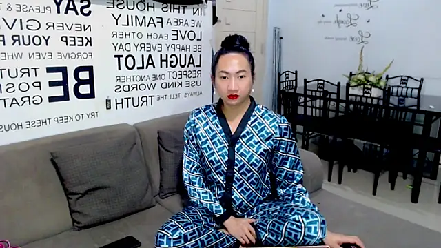 LovelyQueen69 live sex cam