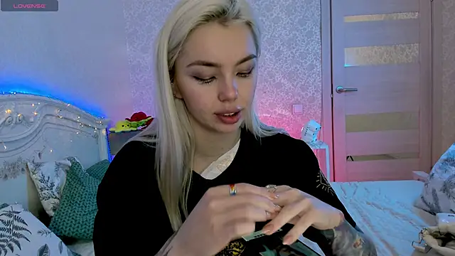 LillyMoure_'s cam snapshot