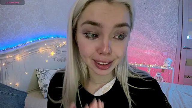 LillyMoure_'s cam snapshot