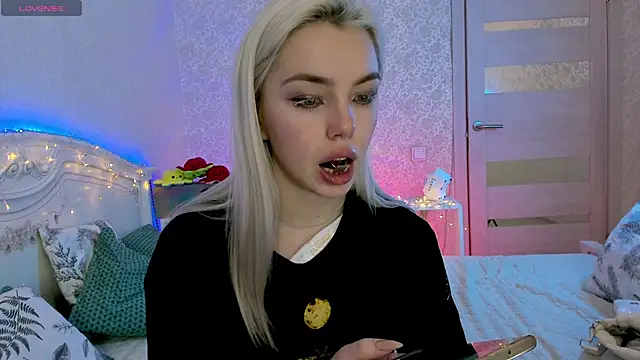 LillyMoure_'s cam snapshot