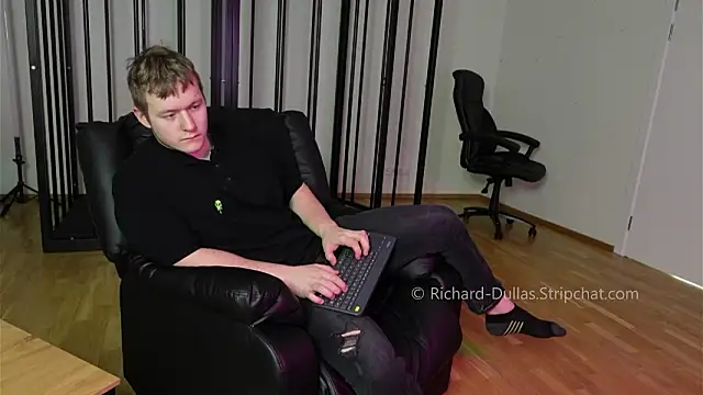 Richard_Dullas's cam snapshot