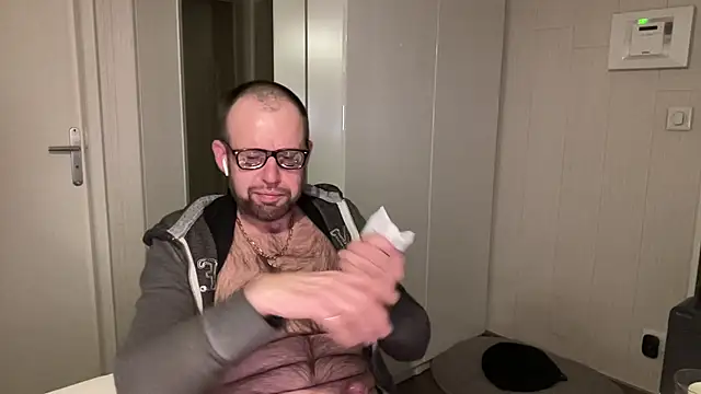 FABIOGLASSES's cam snapshot