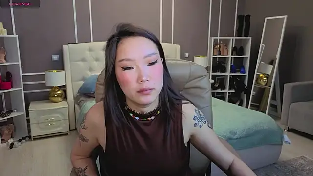ElinaMotion live sex cam