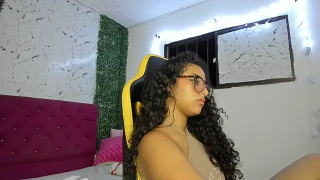 emily_stars1's cam snapshot