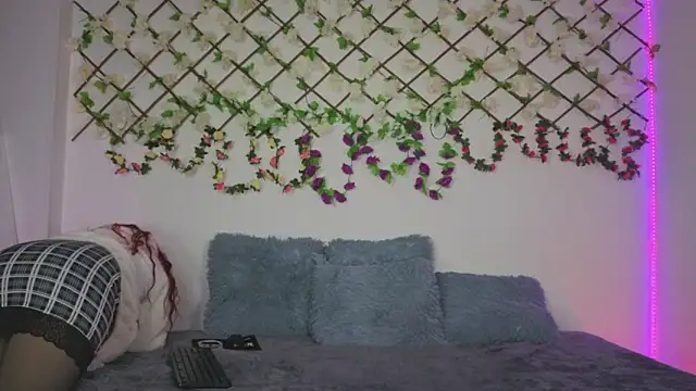 Lolarosesxs's cam snapshot