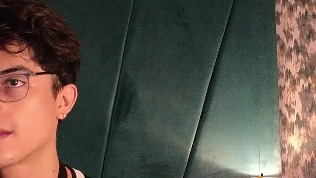 Aaron_Eze's cam snapshot