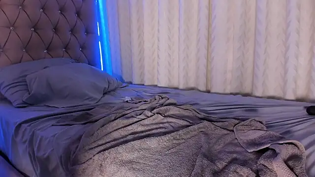 Maddyluxe live sex cam