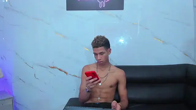 Little_nicoll live sex cam