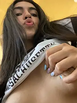 DaphneUwu live sex cam