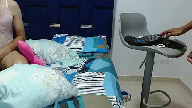 PinkLuna_LolaBloom live sex cam