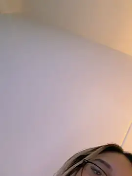 saliha_pinky_'s cam snapshot