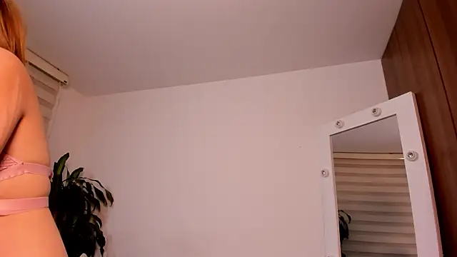 babypeach_1's cam snapshot