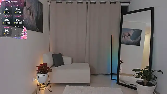 roxie_gates_'s cam snapshot