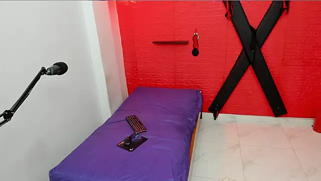 bdsmforever18's cam snapshot