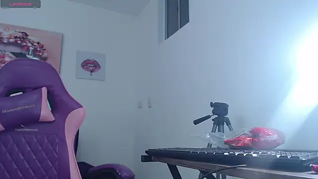 April_Becker's cam snapshot