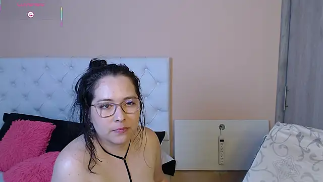 May_Carlier live sex cam