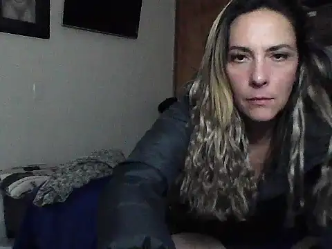 SEXXXYmelye live sex cam