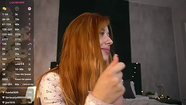 Lisafoxy_'s cam snapshot