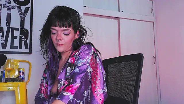 purple_em69's cam snapshot