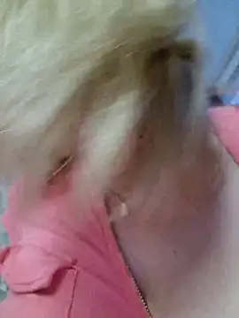 gentleblonde's cam snapshot