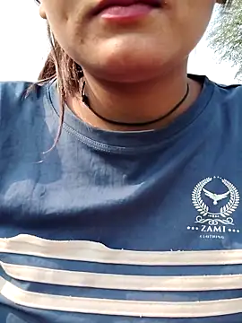 Janvi_Jaitly's cam snapshot