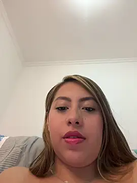 Emily_joee_'s cam snapshot