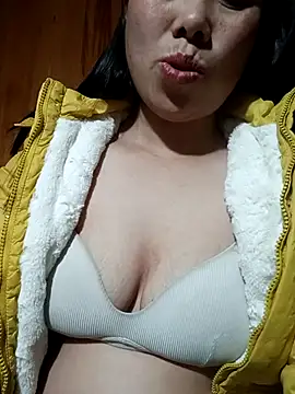 Chloe-ee live sex cam