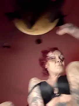 MommyMisfit live sex cam