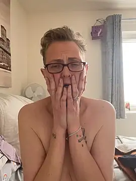 Curvy-Jinx live sex cam