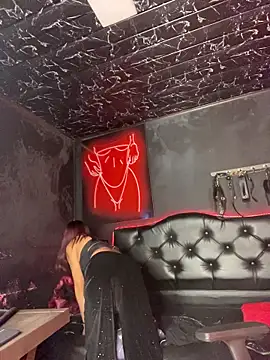 Emilyy-18 live sex cam