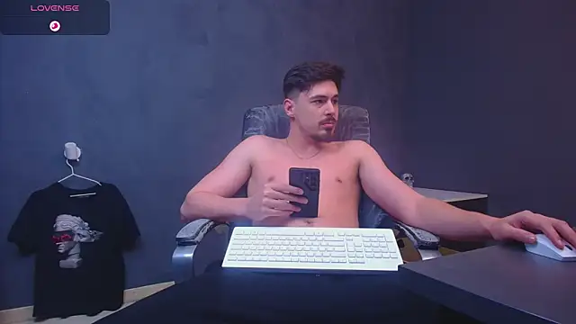 EnzoRace live sex cam