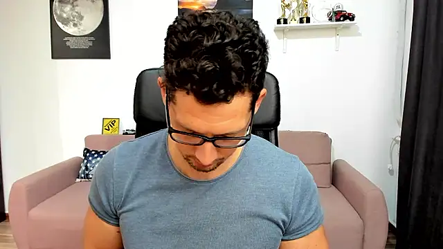 BrutusK08 live sex cam