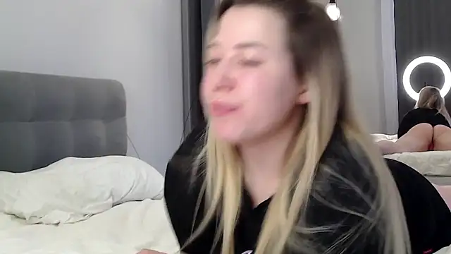 Embersweetbunny's cam snapshot